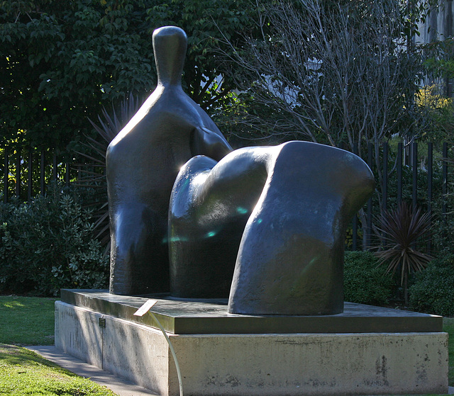 Balboa Park - Reclining Figure-Arch Leg by Henry Moore (2279)