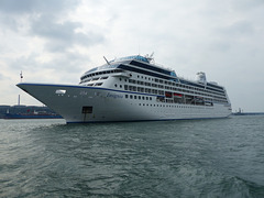 Oceania Insignia at Milford Haven (3) - 23 September 2014