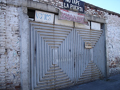 No tape la  puerta / Do not block the door / Défense de bloquer cette porte - 27 mars 2011