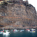 Puerto Vueltas. Fischerboote im Schutz der Felswand. ©UdoSm