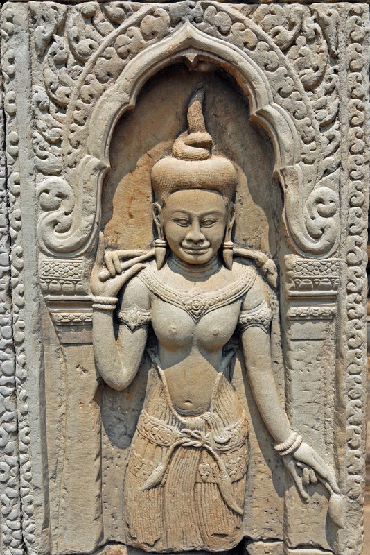 The smiling Apsara in Baphoun temple