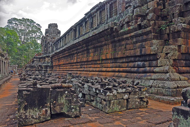 Around the Ta Keo mountain temple