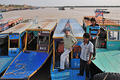 Boats tour start in Chong Khneas