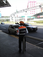 Policia trabajando / Police au travail / Police at work - 10 avril 2011