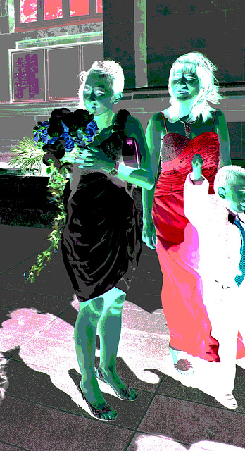 Mariage / Wedding party - Asian team in high heels / Asiatiques en talons hauts - 8 août 2011 - Négatif postérisé