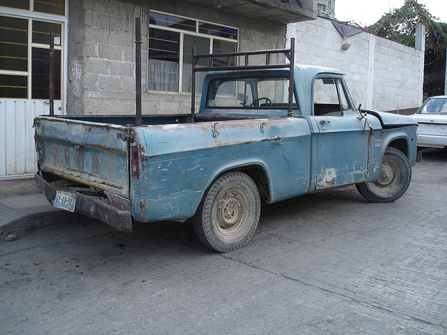 Camion Dodge truck.