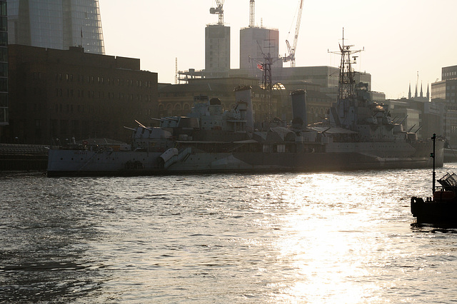 Kriegsschiff - London - 120324