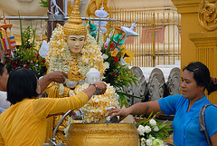Sacrifice ceremony to Buddha image