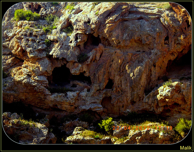 Grottes de Chiguer..en Algérie.