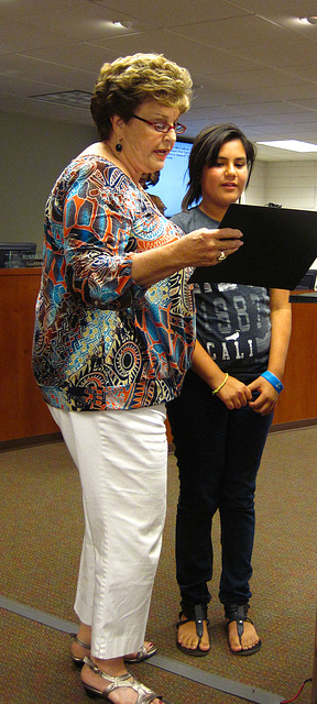 Mayor Parks presenting a certificate of recognition to a student (2655)