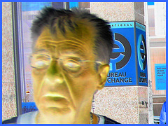 L'homme au visage de plâtre / Plaster face man / Hombre con una cara de yeso / Négatif RVB
