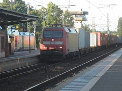 Containerzug  bei durchfahrt in Uelzen mit E 152 161 - 6