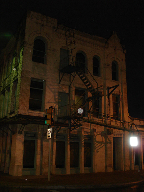 Fire escape by the night / Escalier de secours dans la nuit - 1er juillet 2010.