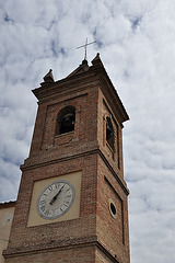 Glockenturm mit Uhr
