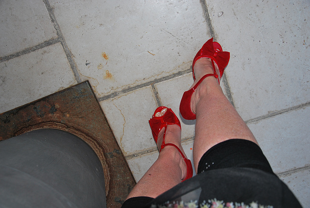 Dame Martine en talons hauts / Lady Martine in high heels -Photo originale