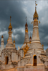 Thaung Tho pagodas