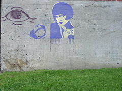 Blue-eyed Lady artistic wall / Le mur de la Dame aux yeux bleus / Recadrage
