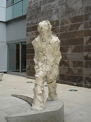 Dropout sculpture hétéroclite.