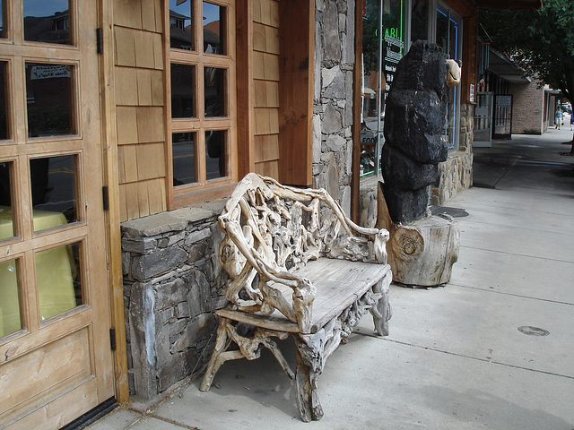 Ours et banc / Bench and bear