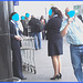 Attrayante hôtesse de l'air dodue en Talons Hauts / Chubby hot flight attendant smoker in high heels chatting woth work colleagues-  Aéroport PET airport- 18 octobre 2008 / Anonymes