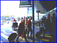 Blond mature in jeans and flat boots  /  Dame mature en  blue-jeans et bottes à talons plats  -  Brussels airport - 19 octobre 2008 - Postérisation