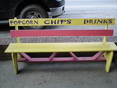 Popcorn / Chips / Drinks bench  - Banc indigeste