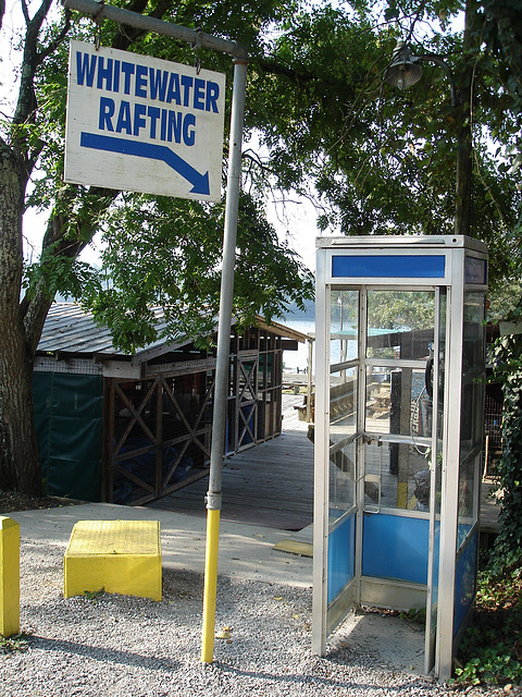 White water rafting & phone booth - 11 juillet 2010.