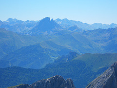 Sommet du pic d'Anie : le pic du Midi d'Ossau.