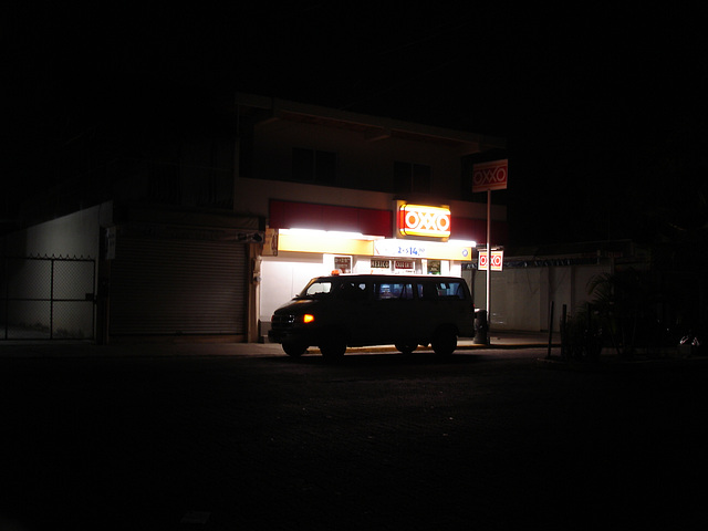 Oxxo by the night / Oxxo de soir - Mexique  /  22 février 2011