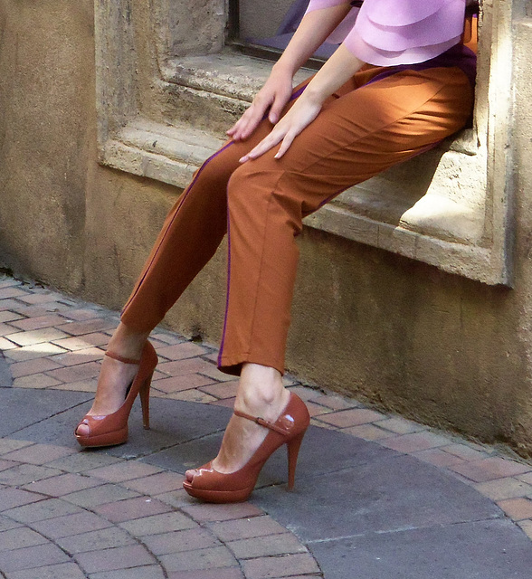 Jeune Française en talons hauts / Young French Lady in high heels -  Recadrage