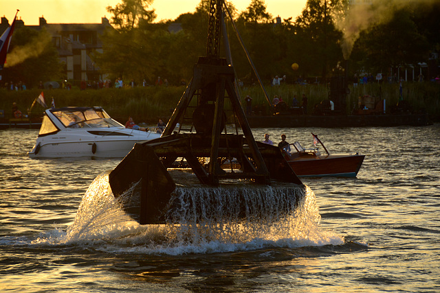 Dordt in Stoom 2014 – Vlootschouw – Lifting water Dordt in Stoom 2014 – Vlootschouw – Lifting water