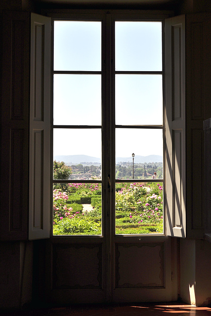 Fenster zum Rosengarten
