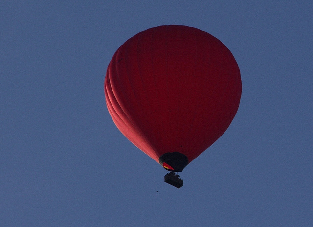 Ballon rouge- soleil couchant