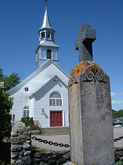 Église et cimetière / Church and cemetery.