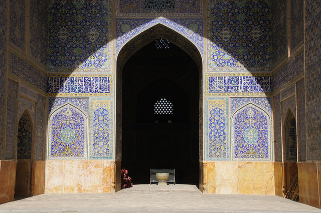 Inside Shah Mosque