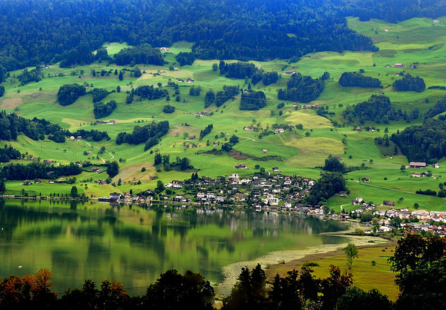 Le lac de Lauerz (Suisse Centrale)...