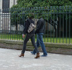 Toulousienne en bottes à talons hauts / French Lady in high-heeled Boots - 23 février 2010 /  Recadrage