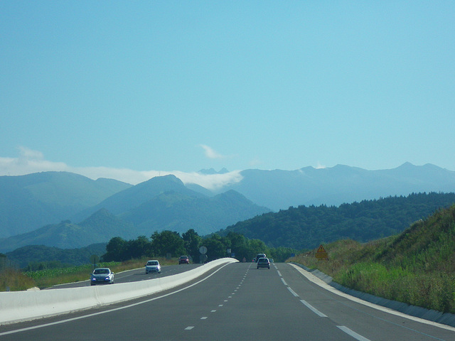 La chaîne des Pyrénées vue depuis Odos