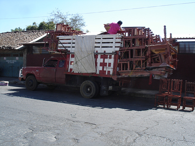 Camion de chaises / Chairs truck - 27 mars 2011.