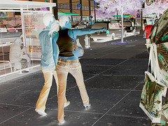 Newyorkaise hyper sexy en jeans et talons aiguilles   Appealing Lady in jeans and stilettos in New York- July 2007 -  Négatif