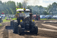 Oldtimerfestival Ravels 2013 – Lanz Bulldog tractor in the ﬁeld