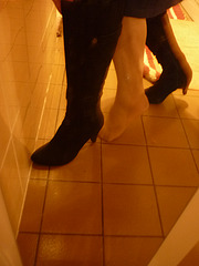 Mon amie / My friend Christiane - Jeu de jambes et bottes à talons hauts / Legwork and high-heeled boots  - 25 septembre 2011