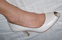 Bandolino peep toe heels