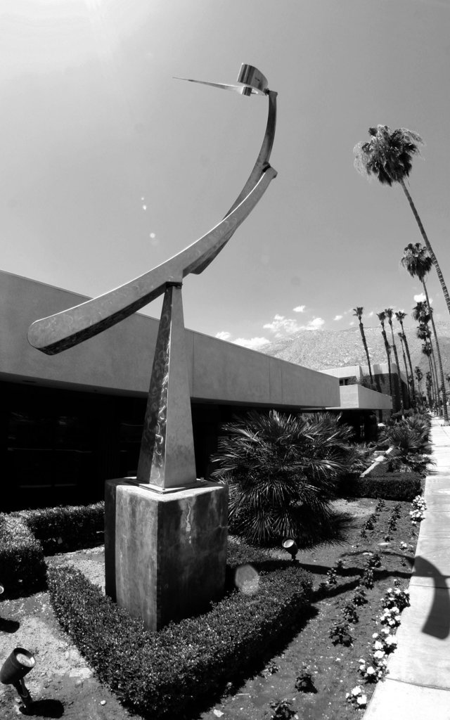 Sculpture On Tahquitz Canyon Way (5921)