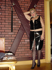 Lady Caliente of Montreal waiting for her slave.