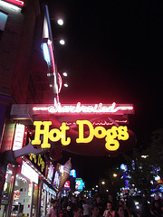 Hot-Dogs by the night / Chien-chauds nocturnes