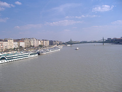 Budapest: la rivero Danubo