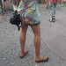 Sexy Dame Disneylienne en talons plats / Disneyworld sexy Lady on flats - 27 juillet 2012 / Recadrage