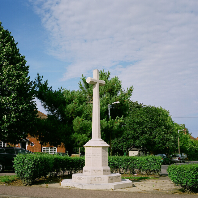 RAD20120818 Hatfield Hyde (Welwyn Garden City) war memorial