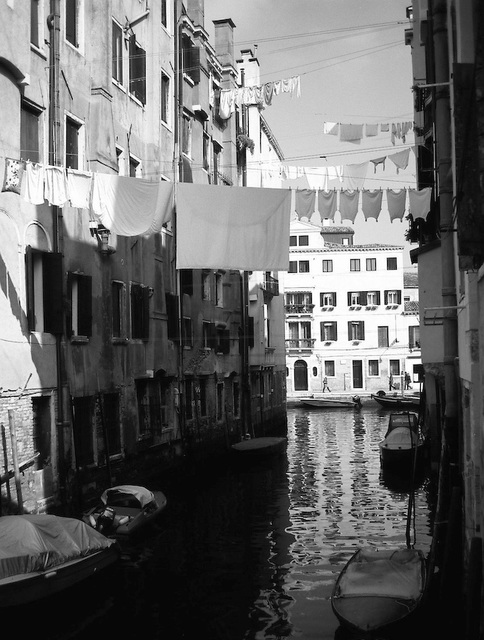 Washing day (Venice in monochrome 12)